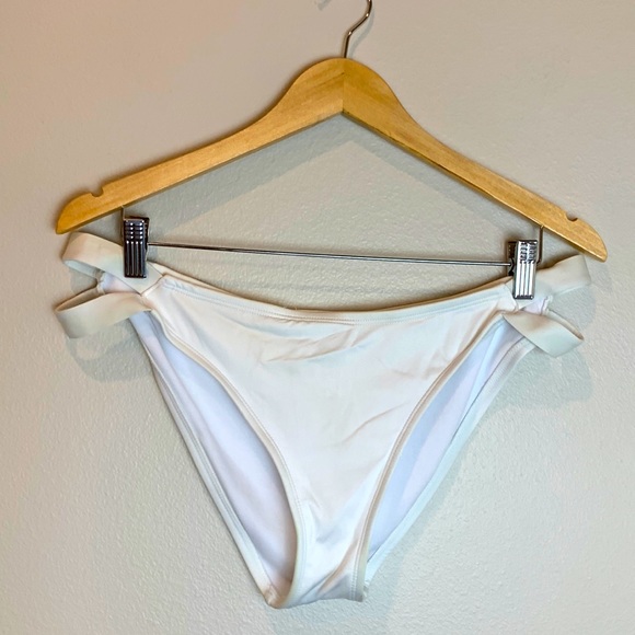 Kona Sol White Bikini - Picture 5 of 8